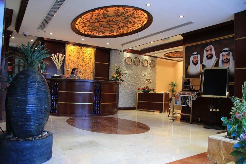 Trianon Royal Hotel Абу Даби Екстериор снимка