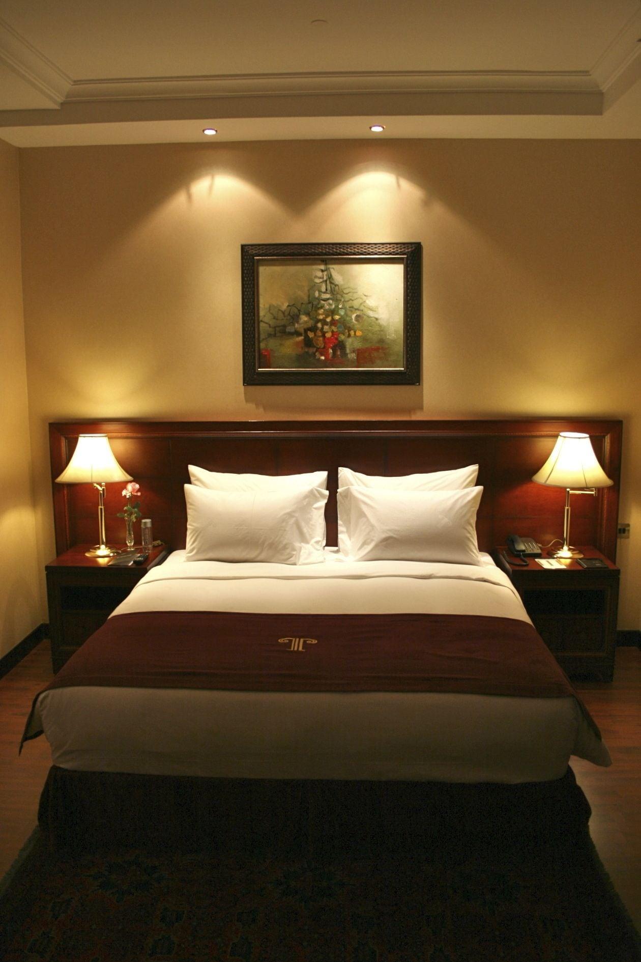 Trianon Royal Hotel Абу Даби Екстериор снимка