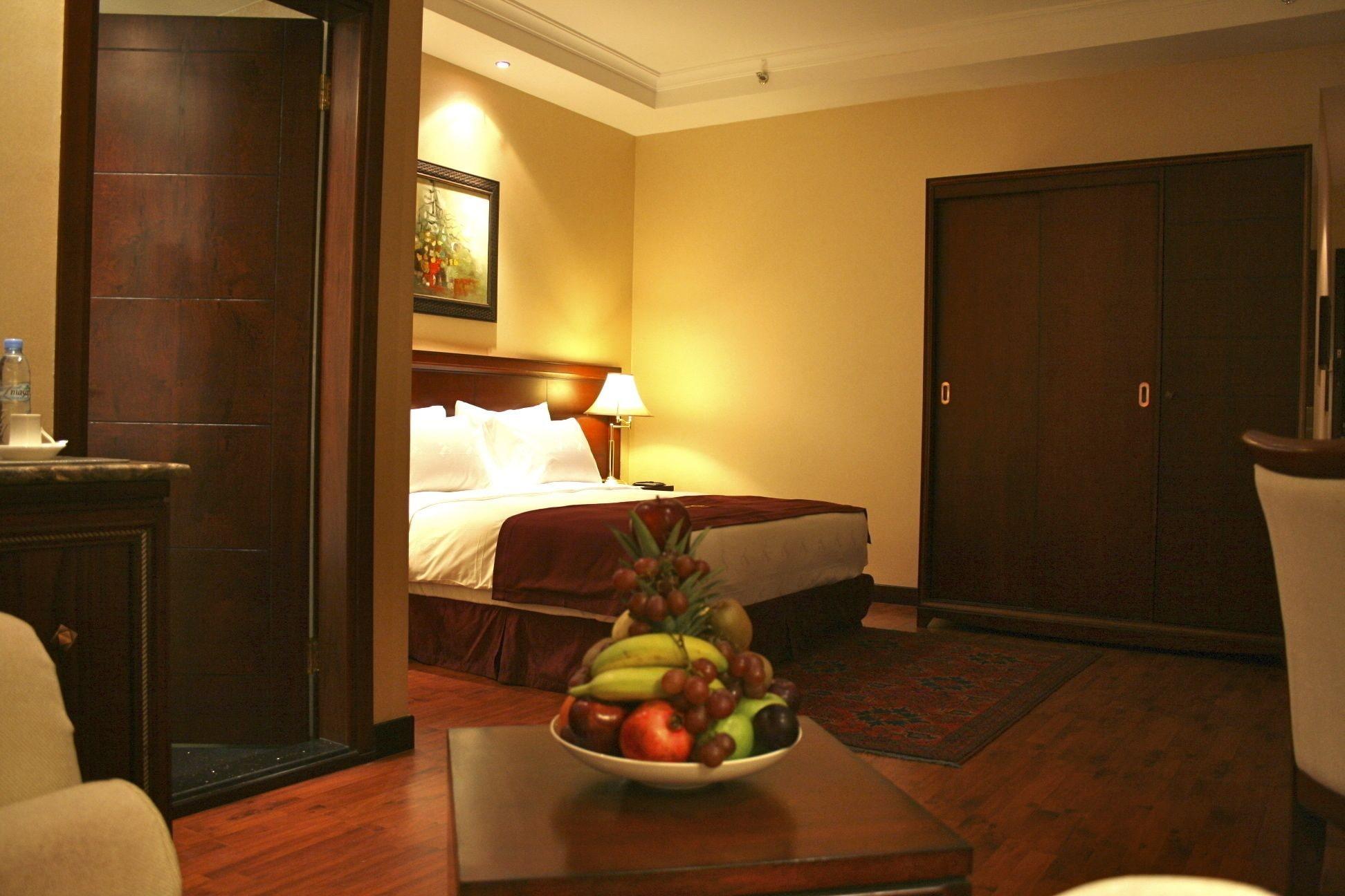 Trianon Royal Hotel Абу Даби Екстериор снимка