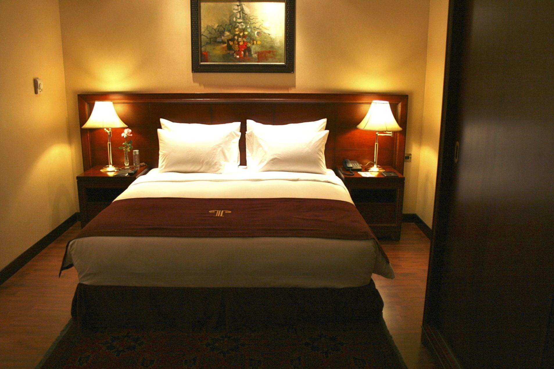Trianon Royal Hotel Абу Даби Екстериор снимка