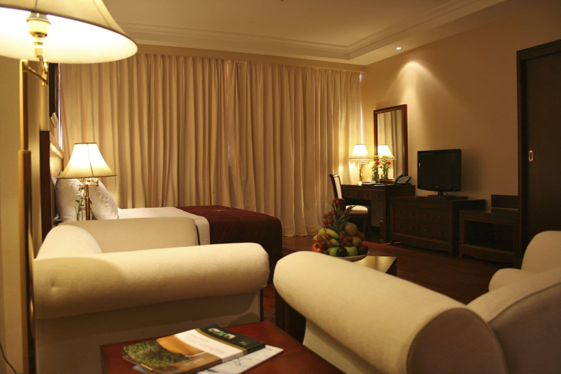 Trianon Royal Hotel Абу Даби Екстериор снимка