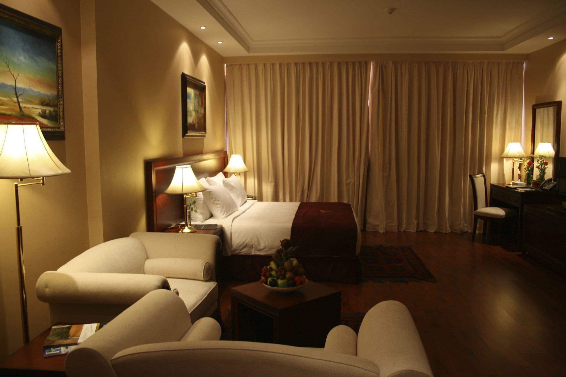 Trianon Royal Hotel Абу Даби Екстериор снимка