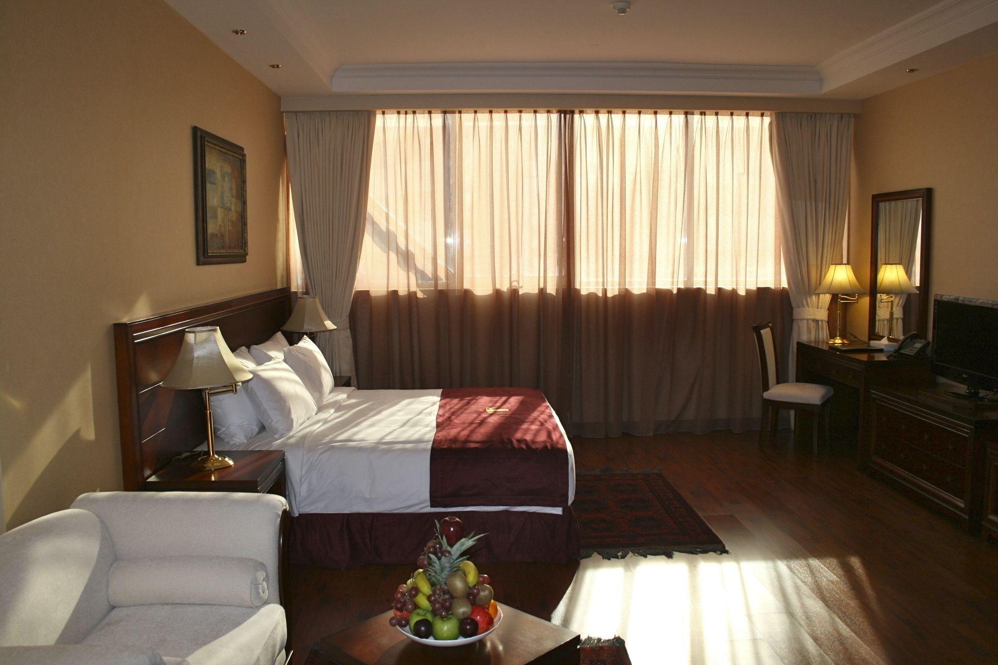 Trianon Royal Hotel Абу Даби Екстериор снимка