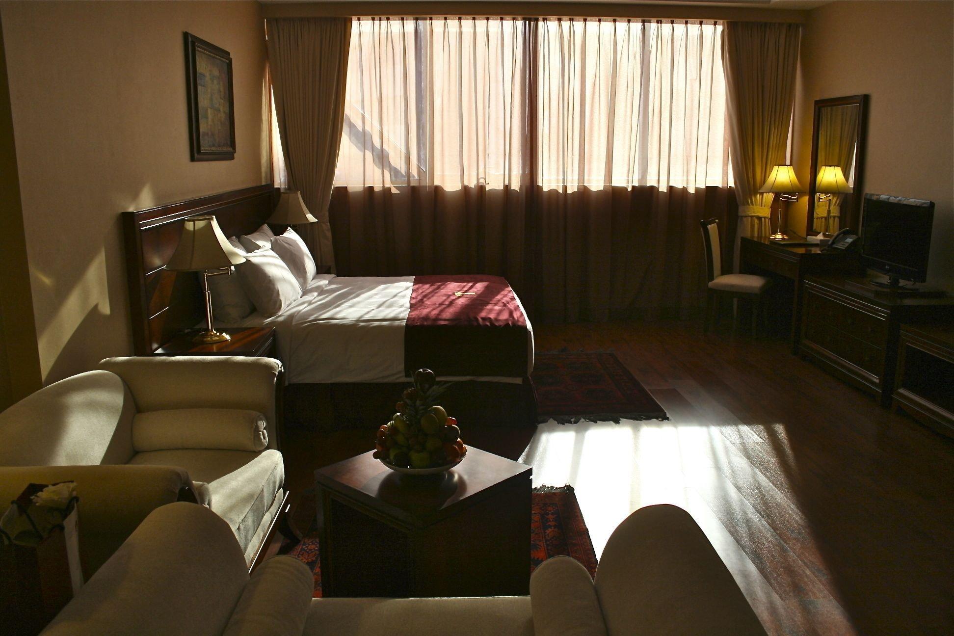 Trianon Royal Hotel Абу Даби Екстериор снимка