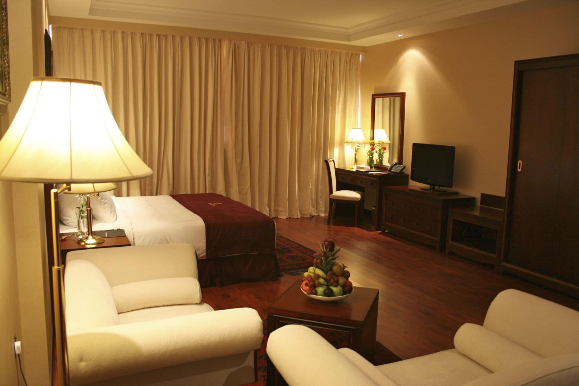Trianon Royal Hotel Абу Даби Екстериор снимка