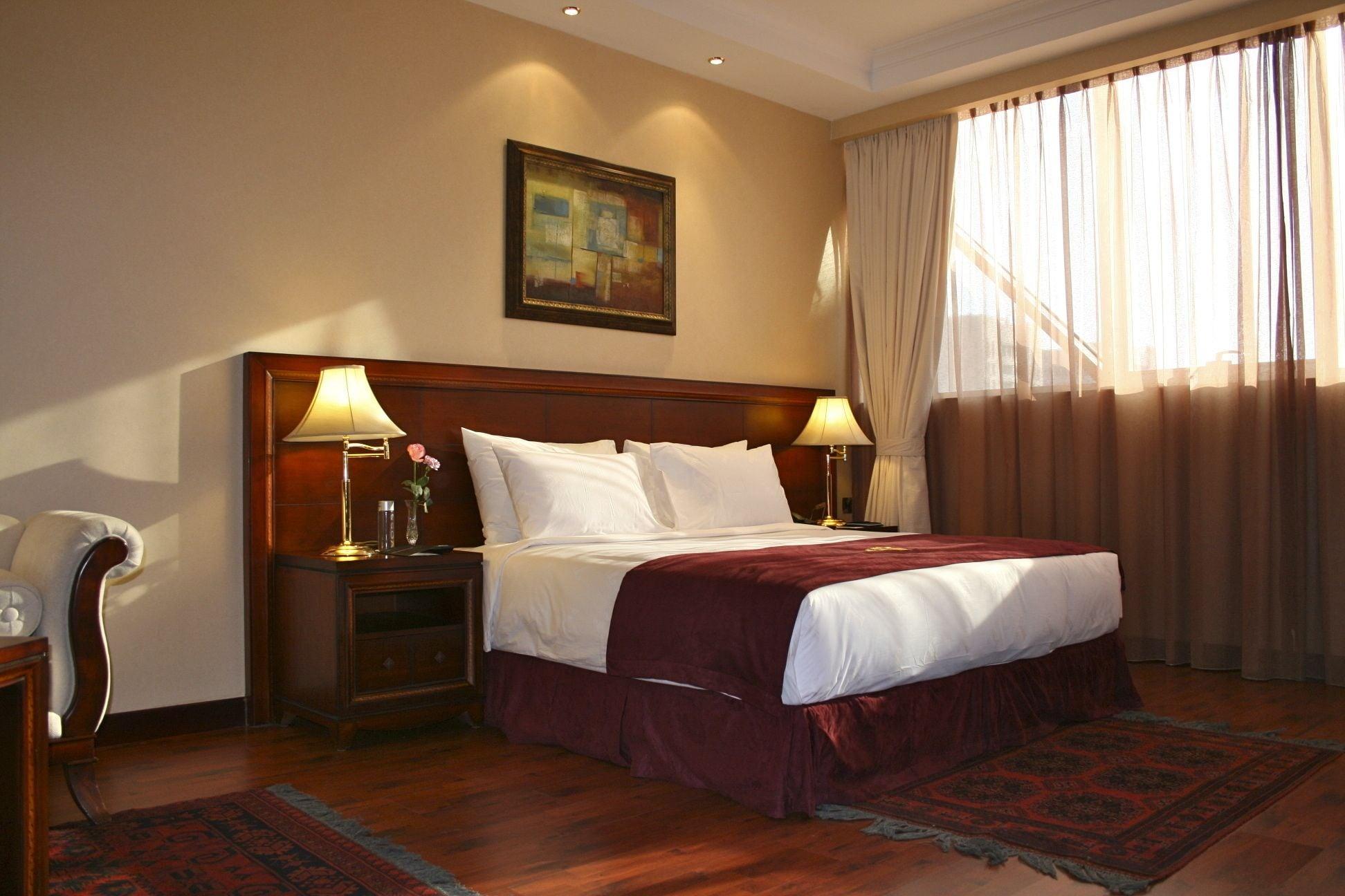 Trianon Royal Hotel Абу Даби Екстериор снимка
