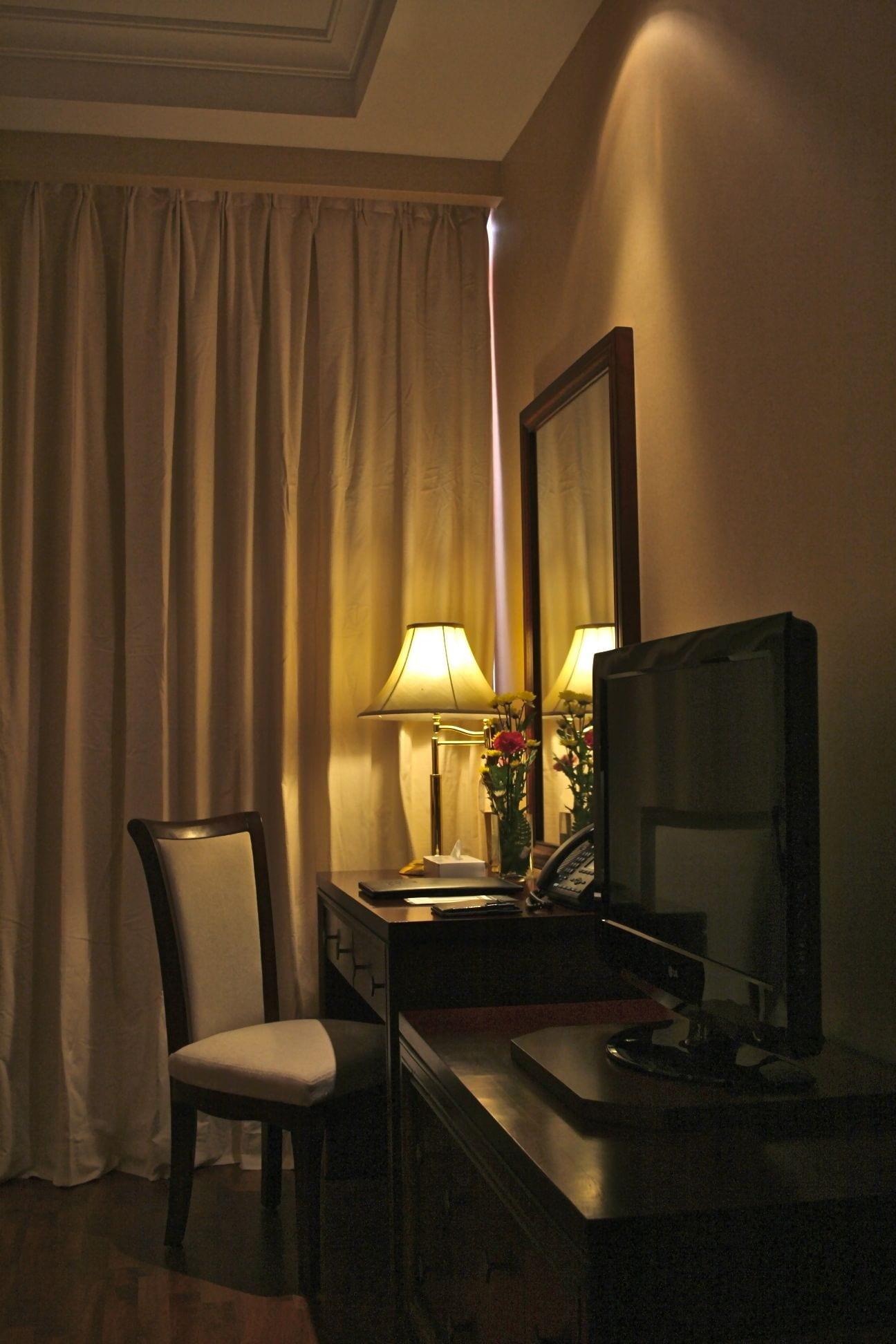 Trianon Royal Hotel Абу Даби Екстериор снимка