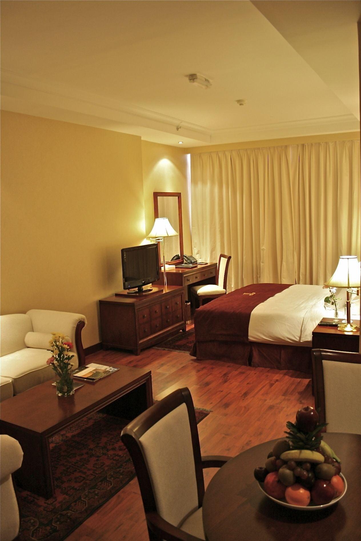 Trianon Royal Hotel Абу Даби Екстериор снимка