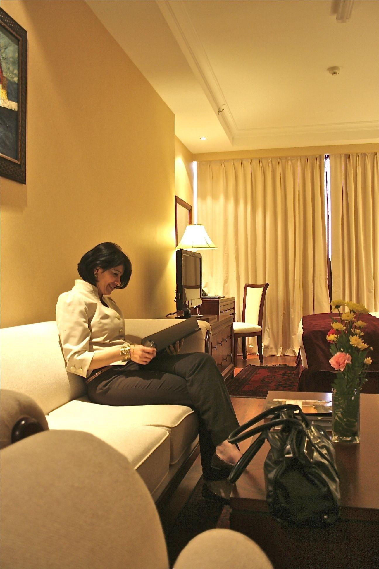 Trianon Royal Hotel Абу Даби Екстериор снимка