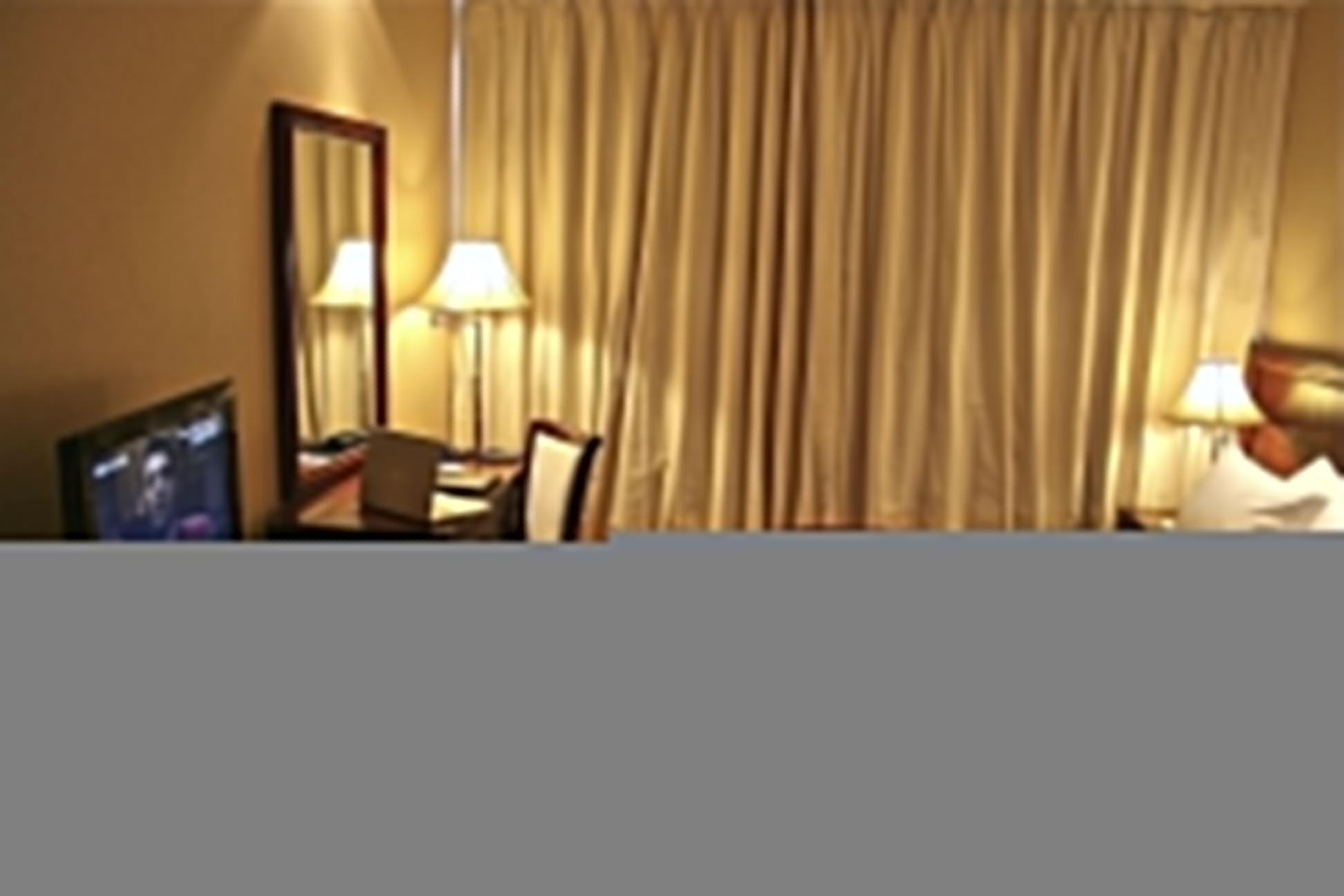 Trianon Royal Hotel Абу Даби Екстериор снимка