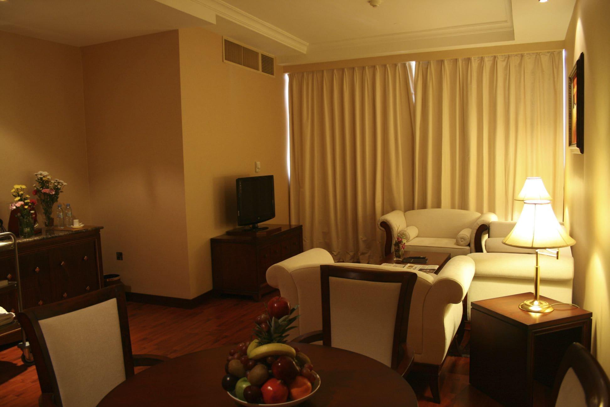 Trianon Royal Hotel Абу Даби Екстериор снимка