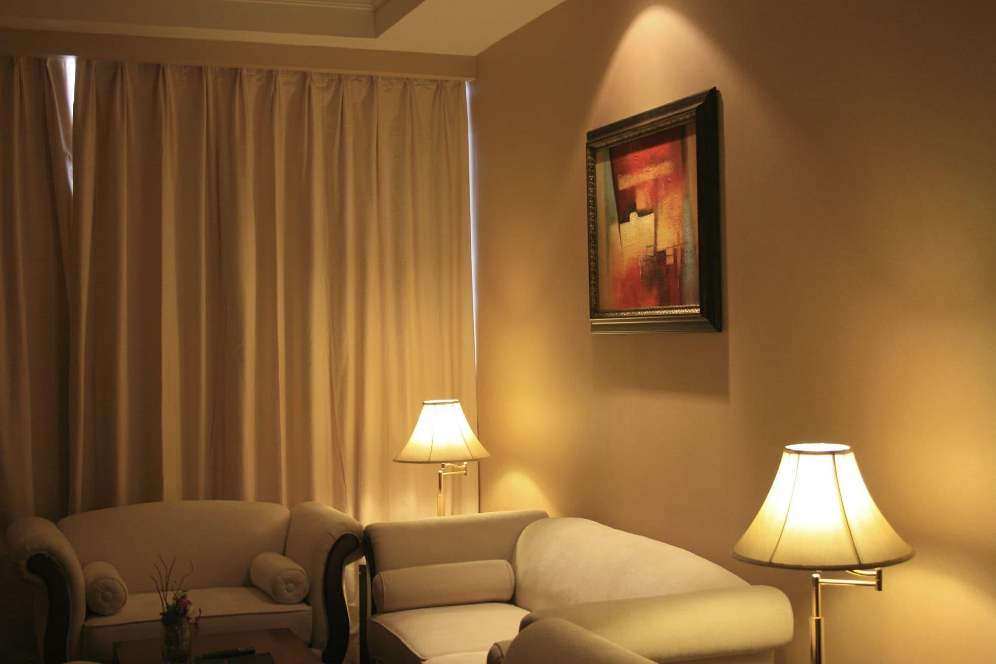 Trianon Royal Hotel Абу Даби Екстериор снимка