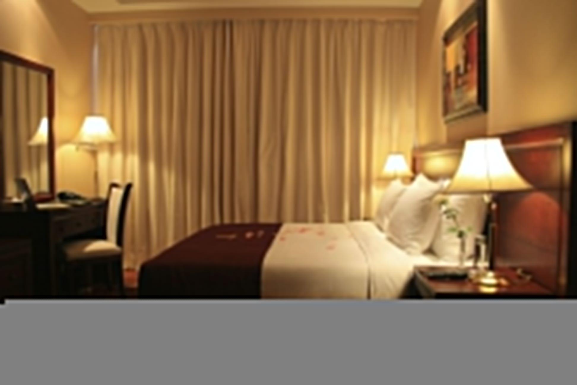 Trianon Royal Hotel Абу Даби Екстериор снимка