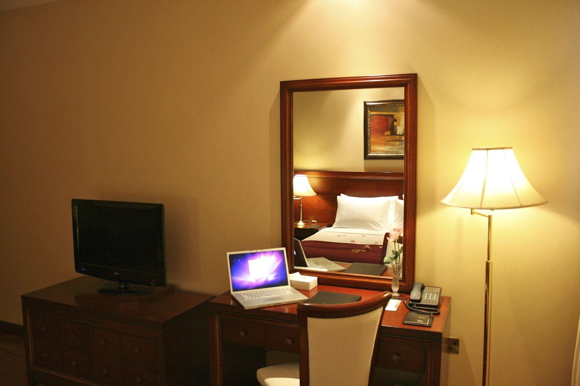 Trianon Royal Hotel Абу Даби Екстериор снимка