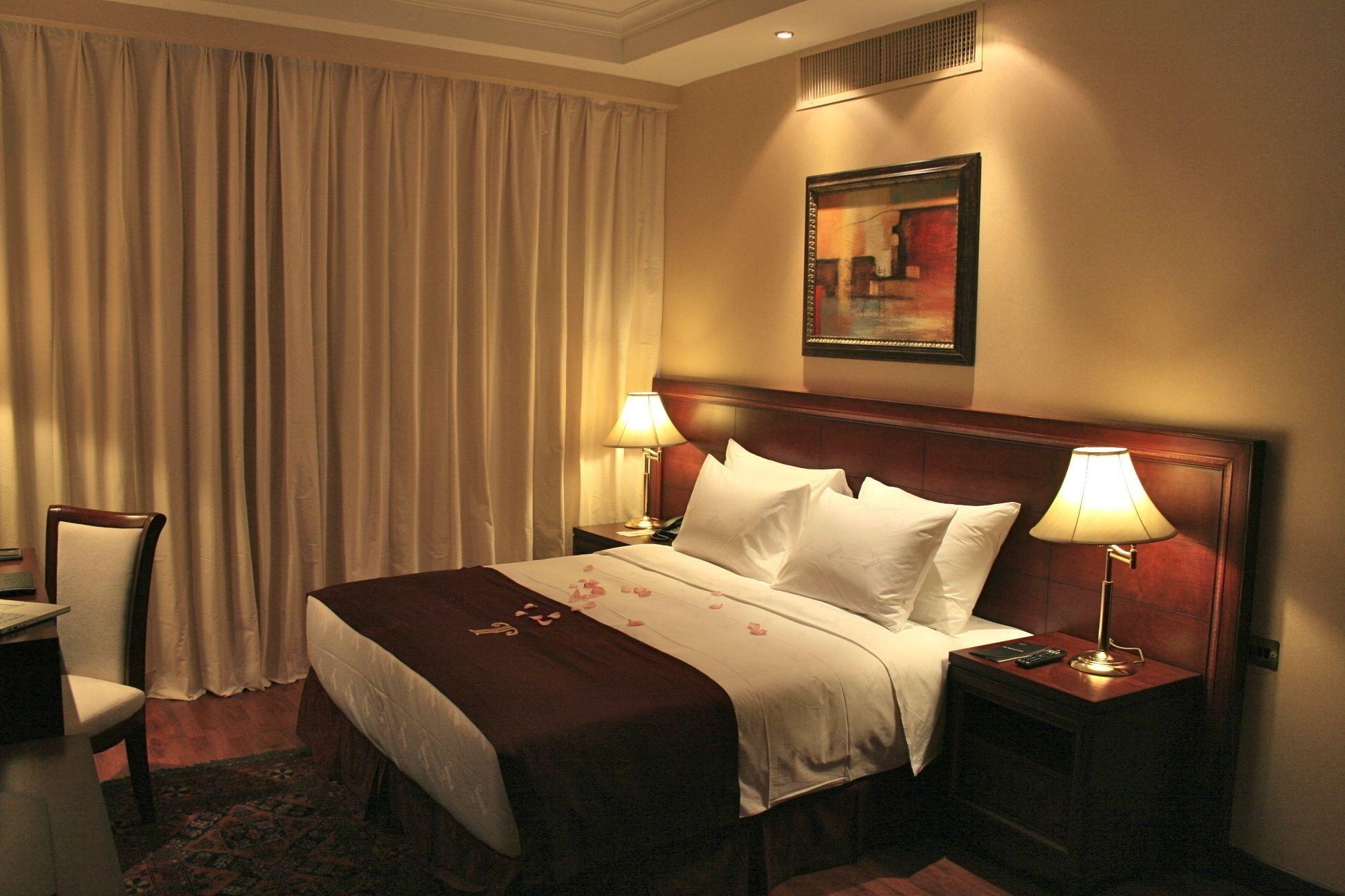 Trianon Royal Hotel Абу Даби Екстериор снимка